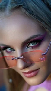 MelissaMelrey Look me in the eyes😻 Pic