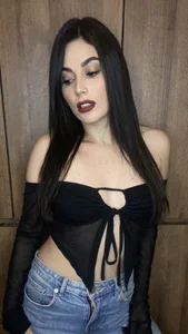 LunaDomme Too close to ignore me… don’t you think? 💋” รูป  3