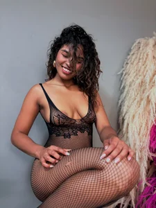 sienna_glow A hot baby🔥  2টি ছবি