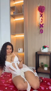 Would you like me as your Valentine's Day gift? ❤️ de sabrina_shark_ Foto 5