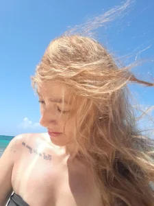 emma_harris01 Public Foto 2