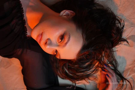 ReginaRobinson magnetic eyes Pic