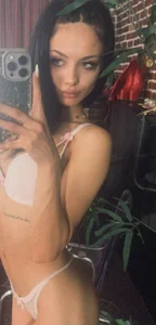Come take a peak🙈 od NataliaDoll_  4 snímek