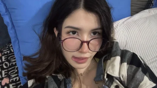 emicute_ Welcome to my room bb Pic 2