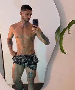 Alanrodgers: do you like my body? 😏😏 ( 3 фото)