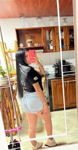 _ashley_thompson_ Public Pic 3