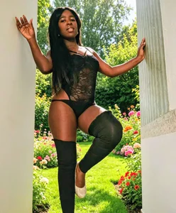 MariaPaulaBelenn Beautiful Latina girl with a rich, chocolatey complexion. รูป  2