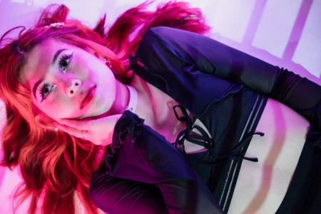 DahliaGrey Lights 💜 Pic