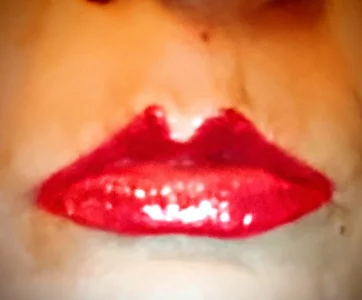YOURWIFEY Use my mouth টি ছবি