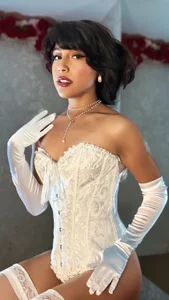 The whisper of the skin at dusk de JulissaWilson  2 photos