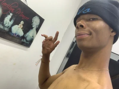 Santiago_Ortiz_ Public টি ছবি