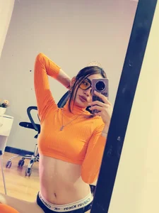 JenFoxx Sexy Orange Outfit 🧡 slika 4