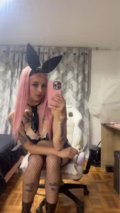 Lucia_evans21 a cute pink haired girl รูป  6