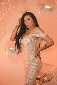 SeleneLujan Elegance bubbles Pic 7