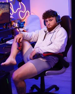 Control in My Hands 🕹️😈 de Ragnar_Larssen  4 photos