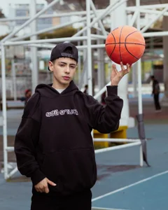 SebastianReed_ Public Hình 4