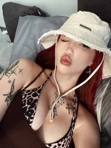 MollyBat: Blossoming Frames ( 3 фото)