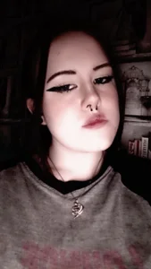 KattieOvdenk touch me Bilde 4