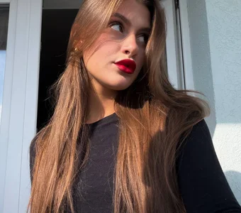 HoveNenets 👀 Your attention looks good on me 🖤 Foto