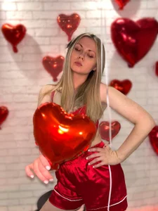 SmilingEmily_ ❤️Valentine's Day ❤️ Pic 3