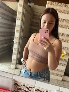 lauraguzman new pics to me Foto 3