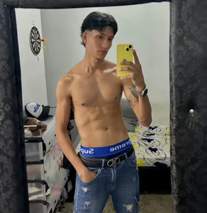 🙈 de Tyler1999  2 Imagens