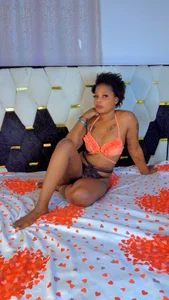 Queenpussy20 Public Gambar