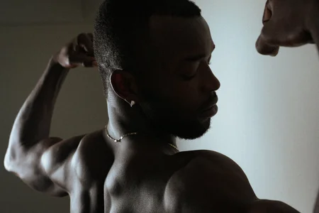 Dylan_Taylor Between chaos and art, me. Hình 7