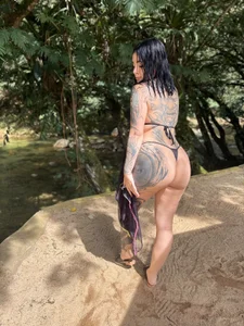 Amy_ruizz 🌿 Warm farm weather and lots of temptation 🔥🍑 Pic 4