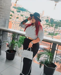 Scarlett_grey1 Public Pic 5