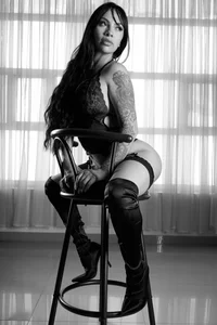 ValerySilvaのtell me how much more do you want from meの枚の写真