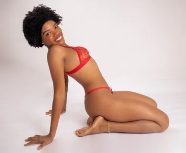 KarolineJohns Red Attraction Kuva 4
