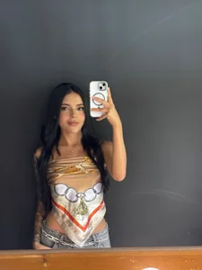 ArianaWest1 Public Pic
