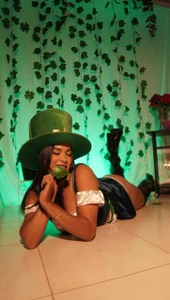 zoey-fox Public Pic 7