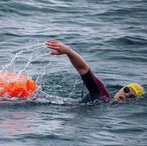 Alanna_Pow Swimming🌊 Immagine  2