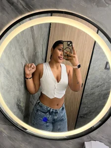 AnnitaLawrence Public Billede