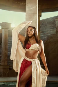 Emma_jonness Golden Goddess 🔥 Pic 3