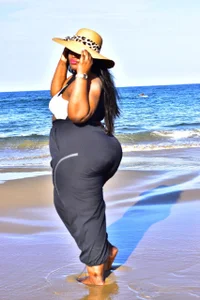 ROYALASS25 的 pictures beach 色情图片 1