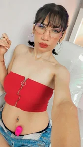 ReyshelSwith Come and enjoy this hot girl 🔥 Pic