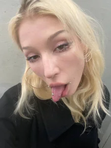 Zdjęcia SallyCha silly pics w my tongue out:  2
