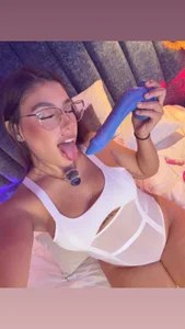 JuliCorrea_ Suck hard Cock Billede 6