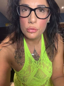 Itsivybelle_filthymilfuk: Lime green two piece very slutty 💚 ( 4 фото)