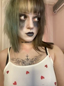 LoyceSwarmのspooky Halloween 🦇の枚の写真
