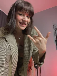 chloe_dreammm Who is the boss in a suit today ?? Immagine 