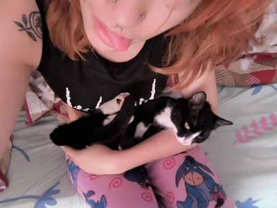 AlliciaKim me and cats Pic 2