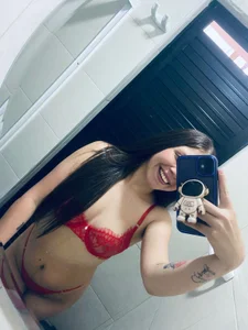 nataly_rodri red❤️  2. fénykép