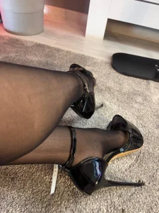 LisaAventi Feet for days Pic