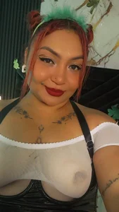 Halleyrosse 🍀👅 Feeling lucky? I’m going deeper for you today… 💦🔥 I’m LIVE now, come watch 😈 Kuva 4