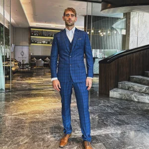 lukegunn ;) টি ছবি