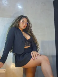 Laurentdupont04のsexy secretaryの枚の写真